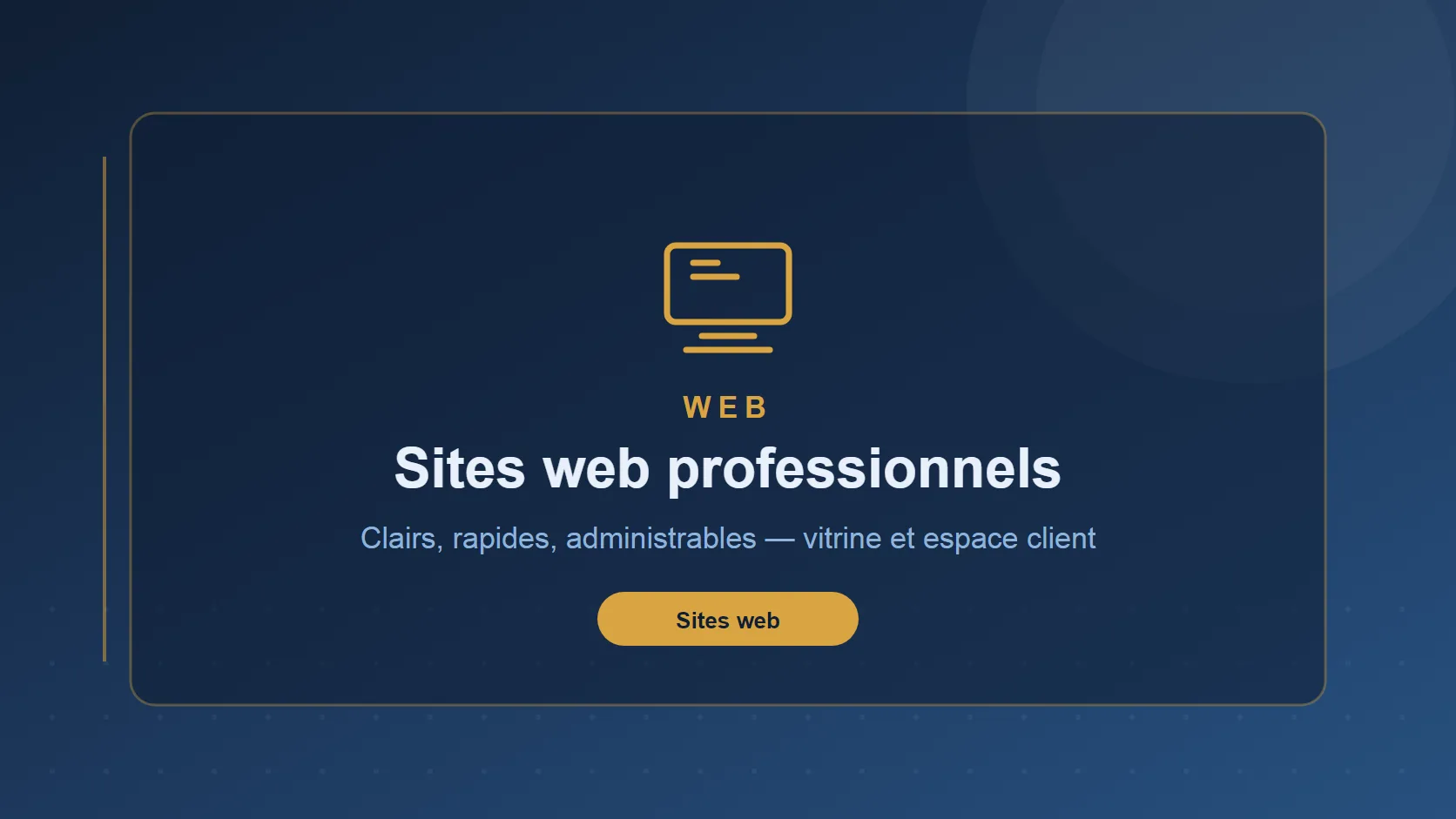 Bureau moderne avec site web et e-commerce sur écrans